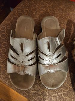 Croft & Barrow sandalias plateadas sise 8