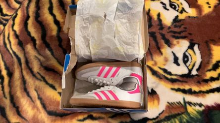 Samba og c  pink and white