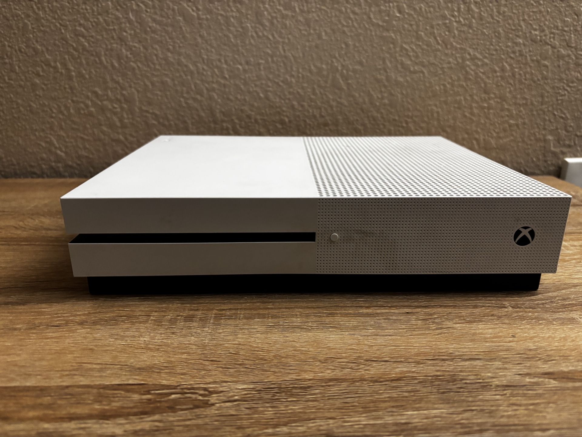 Xbox One S & LG Monitor