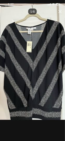 It’s very nice blouse for women’s the size is M made by MAX STUDIO it’s brand new never worn