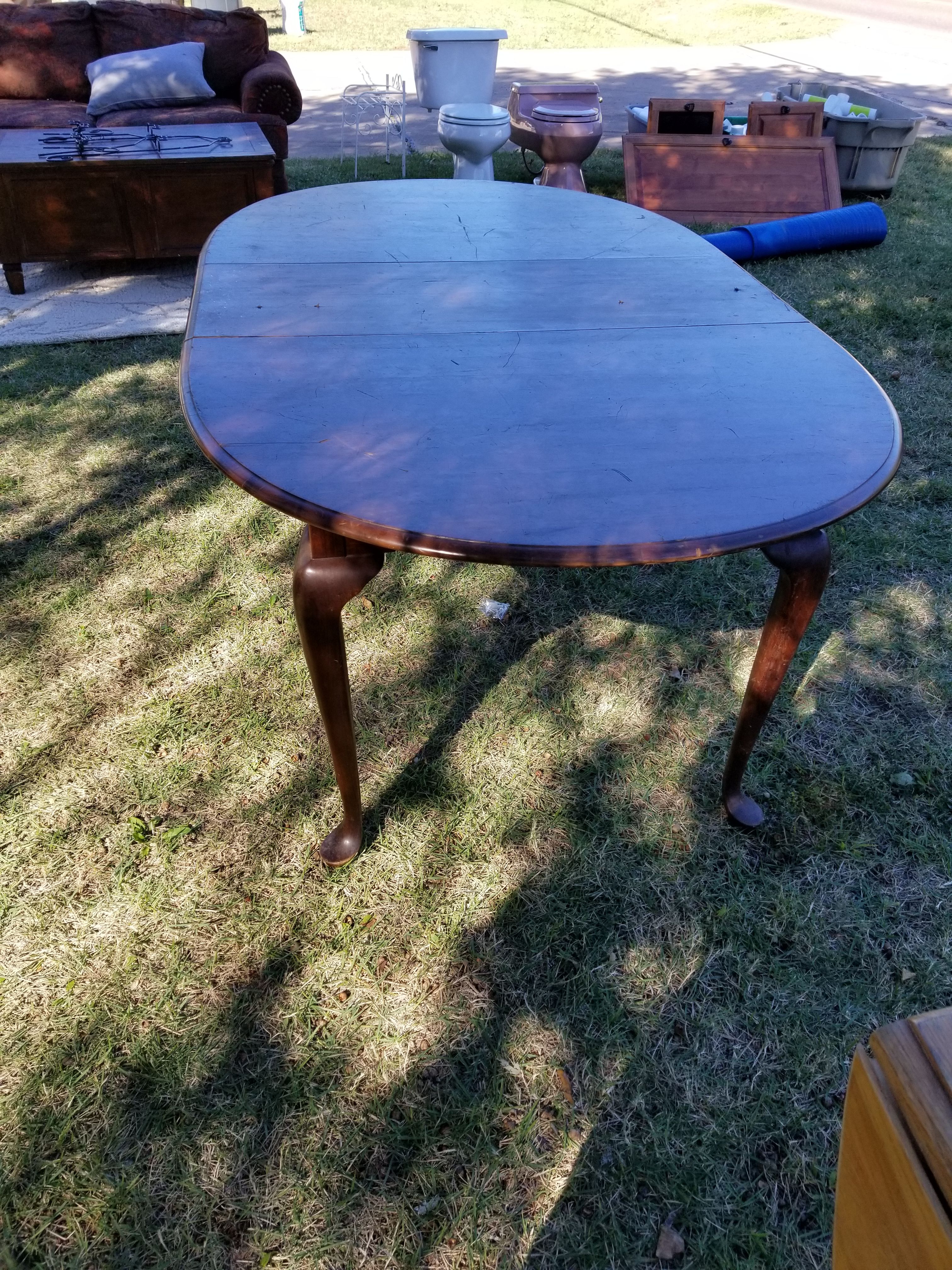 Vintage kitchen table with removeable leaf