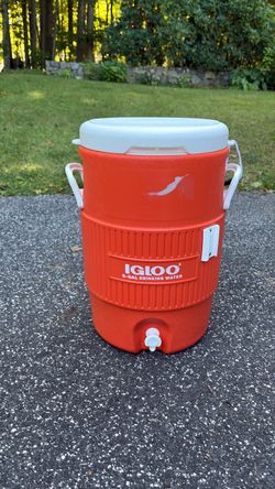 Igloo 5 Gallon water jug