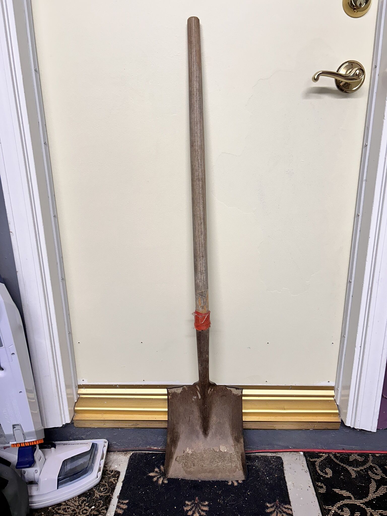 Great Square Edge Shovel In Good Condition