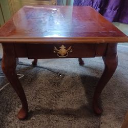 Beautiful End Table With Drawer