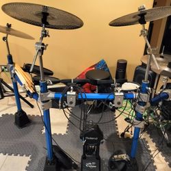 Simmons/Roland Electric Drum Set