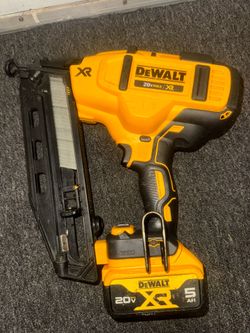 Finish nail 16ga con batería 5.0 Dewalt