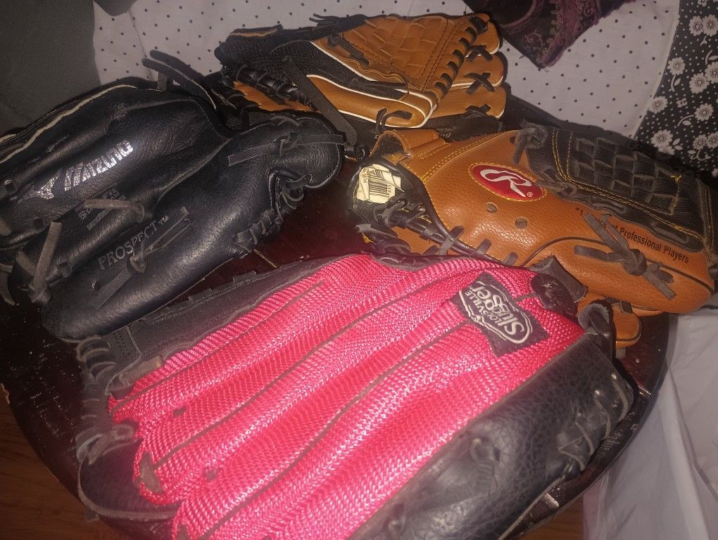 Peewee Or Little League Baseball Gloves