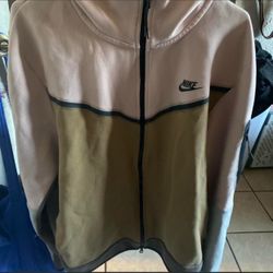 Nike tech