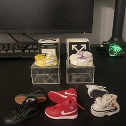 Shoe keychain/display