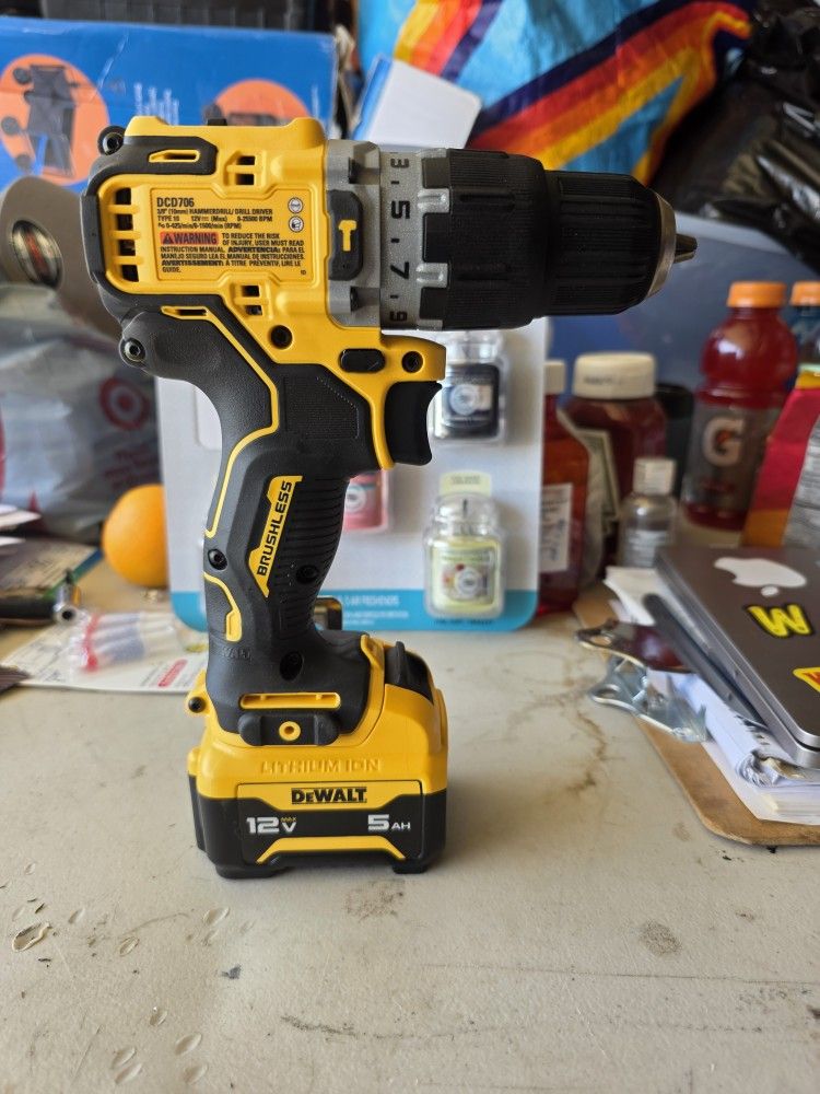Dewalt 8/8 Hummer Drill Driver 12v