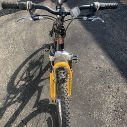 Schwinn Traverse 24” Mountain Bike / Bicycle Black yellow