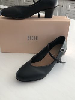 Girls/Women’s Dance Shoes Sz 7