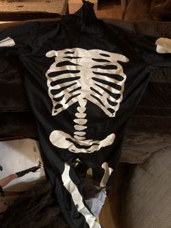 Children’s skeleton morphsuits 6-8