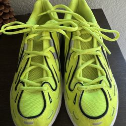 Big Kids Adidas Shoes Size 7