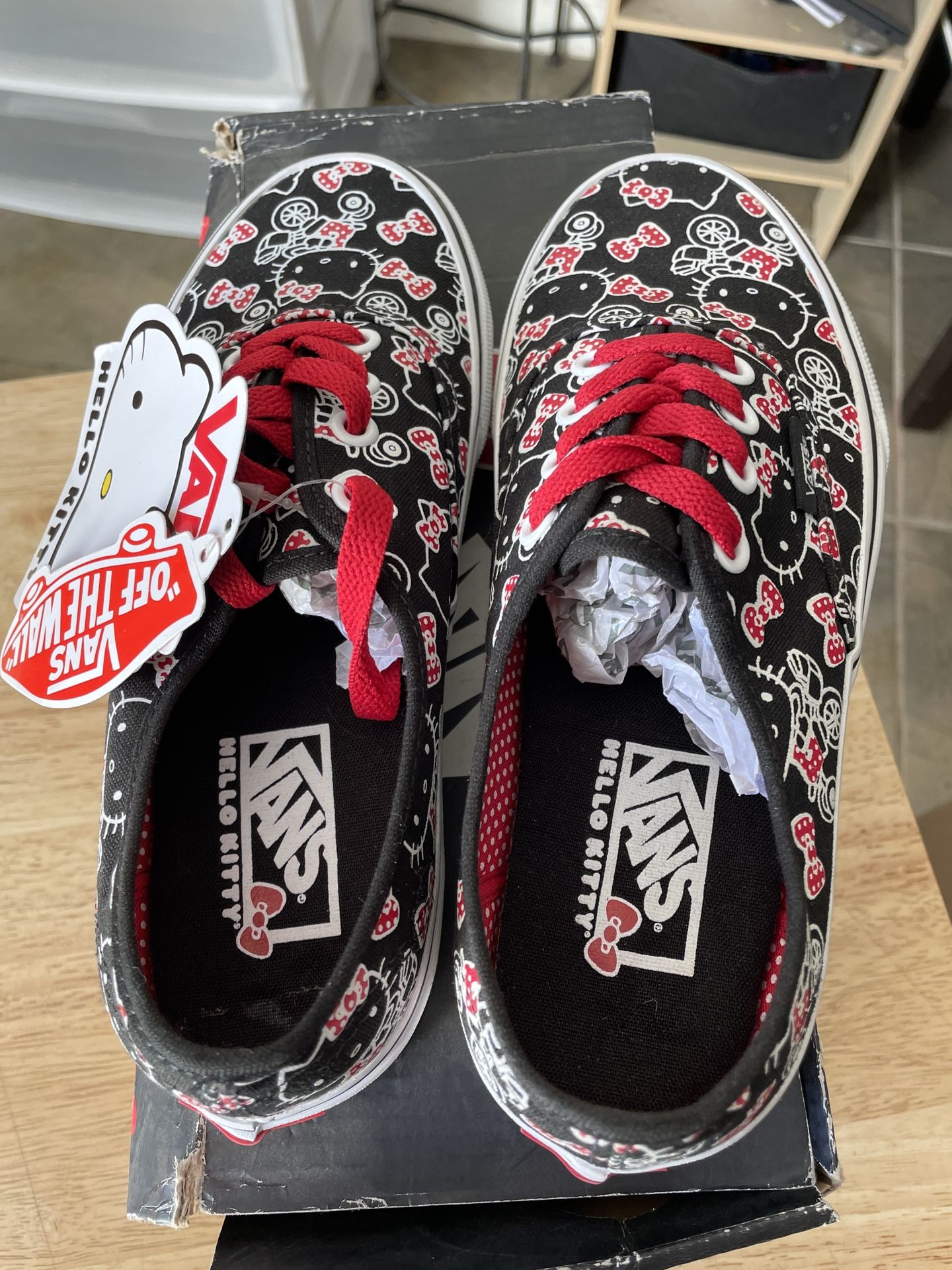 Hello Kitty X Vans W-5