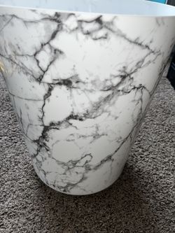 medium size garbage can 