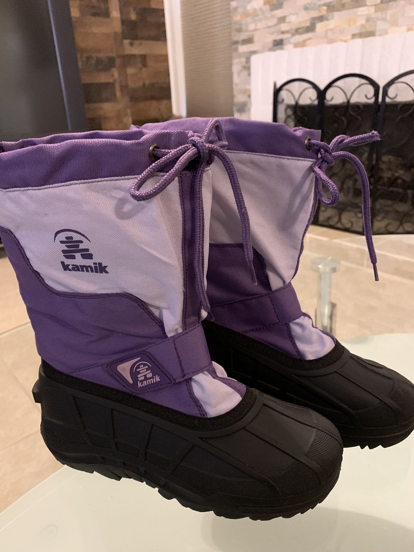 Girls size 4Y Kamik snow boots