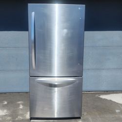 "LG" STAINLES STEEL MOUNT BOTTOM FRIDGE OF 32" WIDE  3 MONTHS OF WARRANTY DELIVER AND INSTALLATION FREE 
