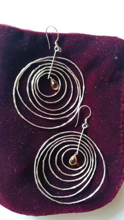 Earnings. Rings with single bead.