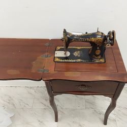 sewing machine antique 