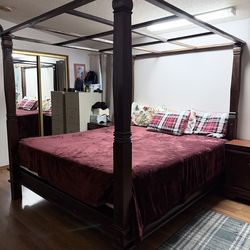 Wood Frame King Size Canopy Bed with Memory Foam Mattress