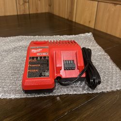 Milwaukee M12/M18 Charger
