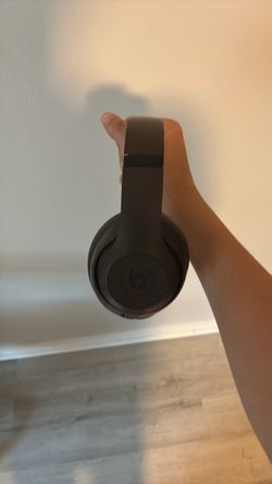 Beats Studio pro w Carrying Case and cords(OBO) working perfectly fine