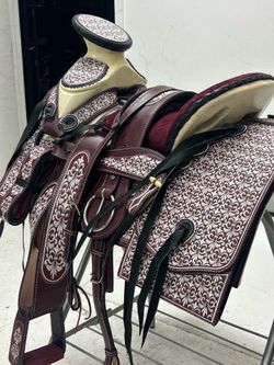 Monturas charra para caballos 100% piel de la mejor calidad y con excelentes diseños  Con todos sus accesorios incluidos  + cincho  + cabezada o corre