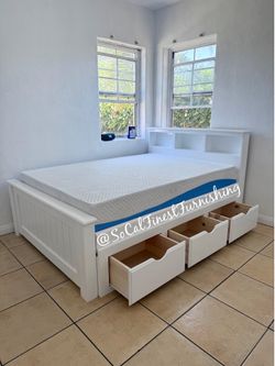 Full bed and mattress with drawers