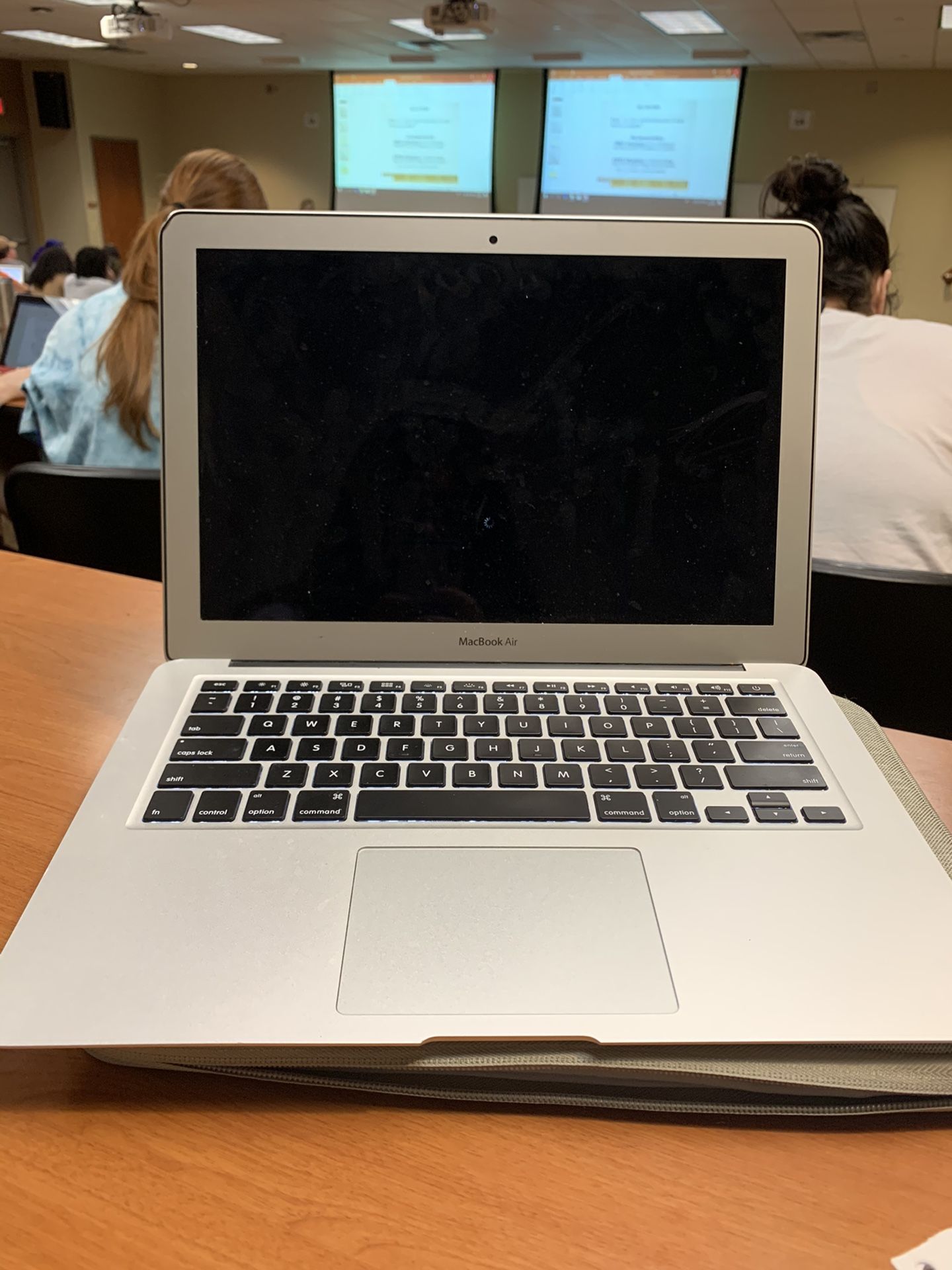 Apple: MacBook Air (13 inch)