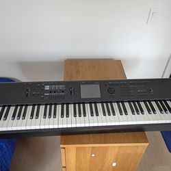 KORG 88 KEY WORKSTATION KEYBOARD.