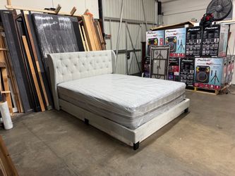 Queen bed $280