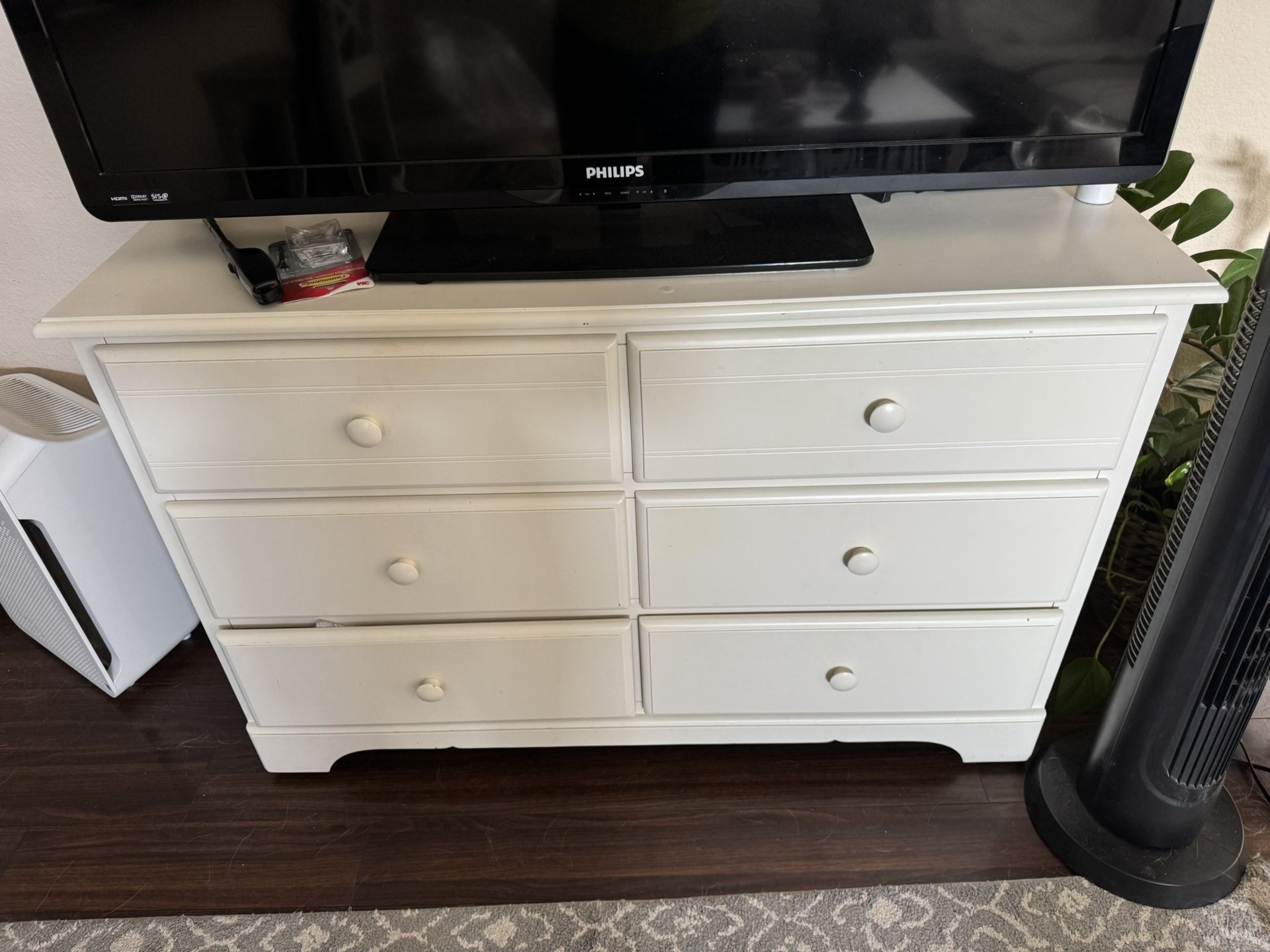 Solid Wood Dresser with Mirror – Gently Used, Great Condition