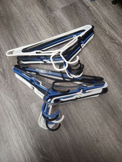 Set of 24 plastic hangers