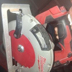 Milwaukee Cordless Brushless Saw Tool