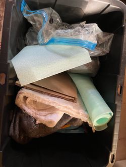 Free moving boxes and packing materials