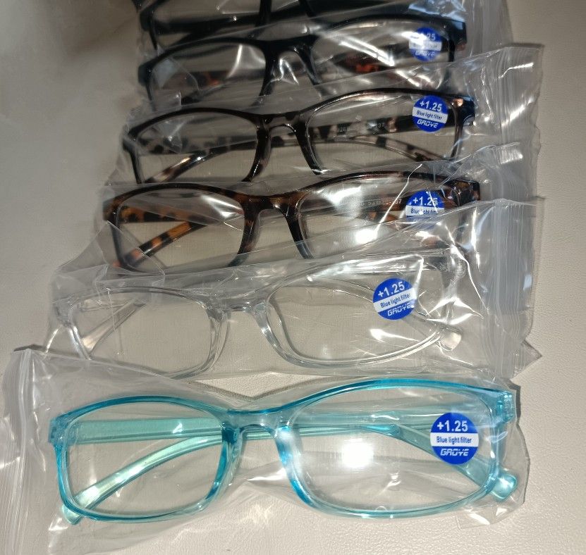 Gaoye Multi Pack Reading Glasses - Blue Light Blocking Lenses UV400
Magnification strength 1.25
Frame measurements 53•20•137
Eyeglasses