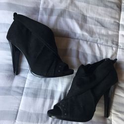 Shoedazzle booties