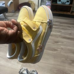 Gently used Girls Shoes