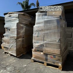 (2) Mixed pallets/ Pictures/ paintings/ dog leashes/ shelves/ blankets/ wholesale/ bulk buyer