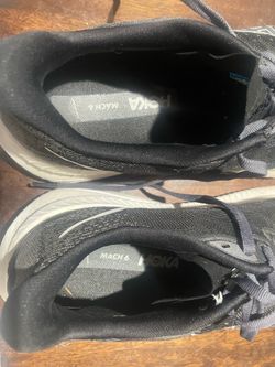 Men’s Black Hoka Mach 6