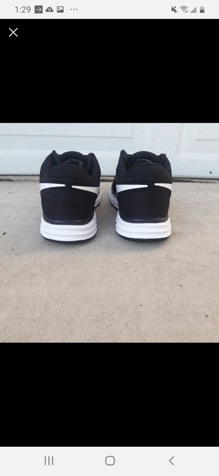 Nike Men's Size 10.5 / Women's Size 12