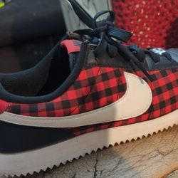 NIKE'S 