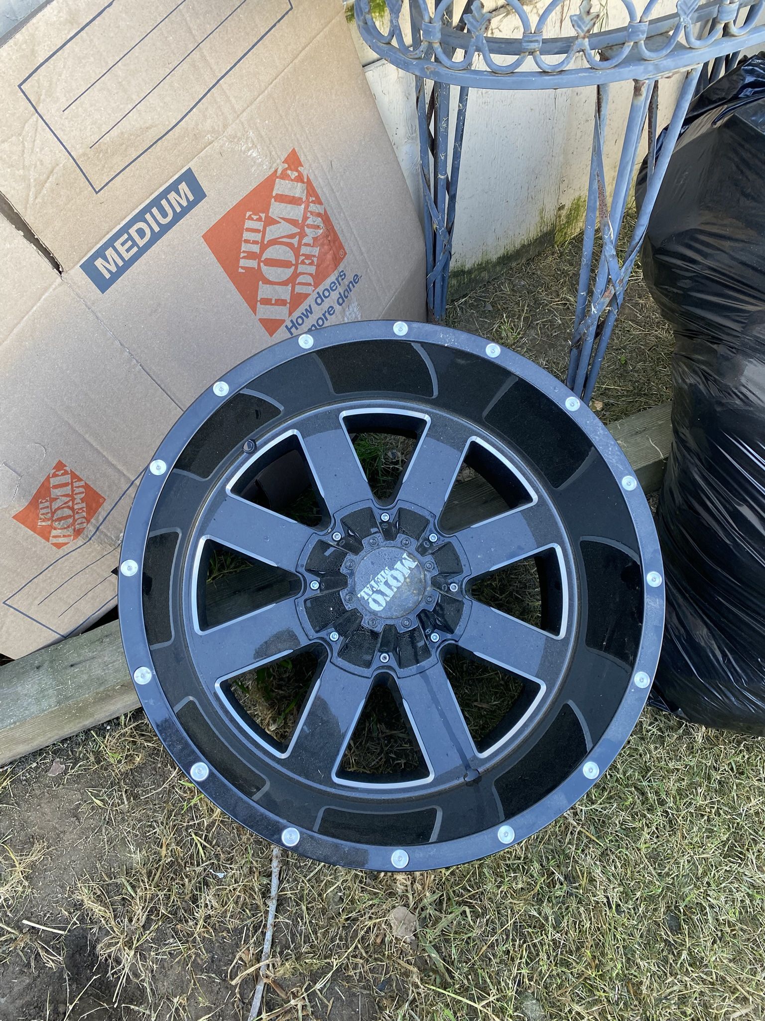 Moto metal 20x12 6 Lug 6X135 Bolt Pattern For Ford