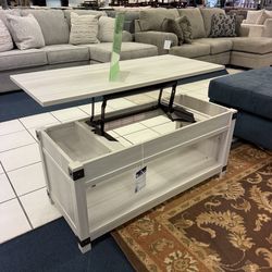 Lift top coffee table