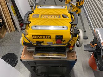 Dewalt 13in Thickness Planer DW735XW7350 With Extra Blades and Stand