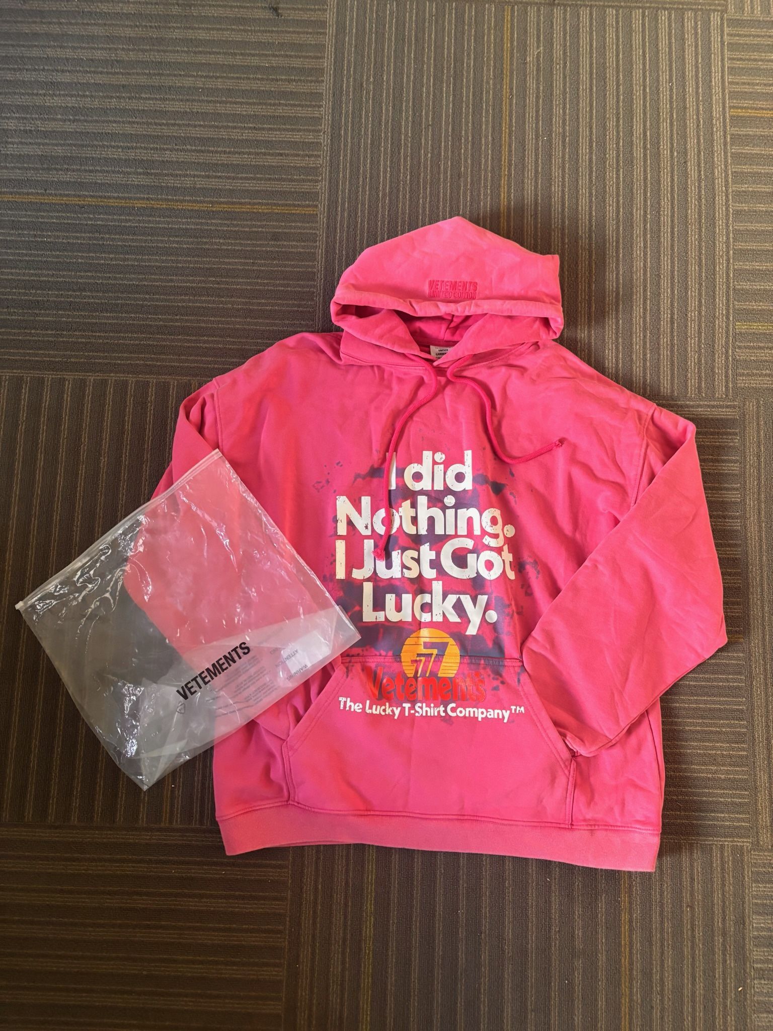 🔥 VETEMENTS “I DID NOTHING I JUST GOT LUCKY” HOODIE — PINK — BRAND NEW ($200) 🔥  🚚 FREE DELIVERY 