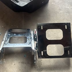 Harley Touring Tour Pack mounts quick release