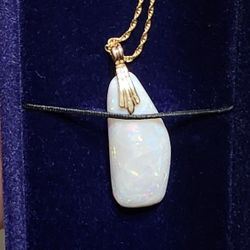 Beautiful Natural Formed White Opal Stone 14k Gold Necklace 