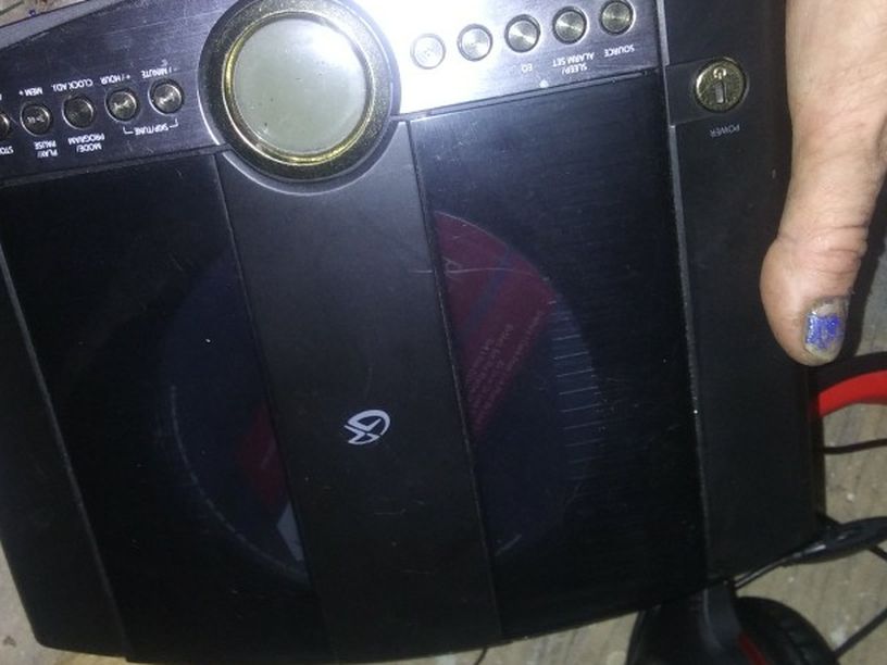 Loud Cd Player Built In Alarm Clock Fm And Am Radio Wotks Great!!